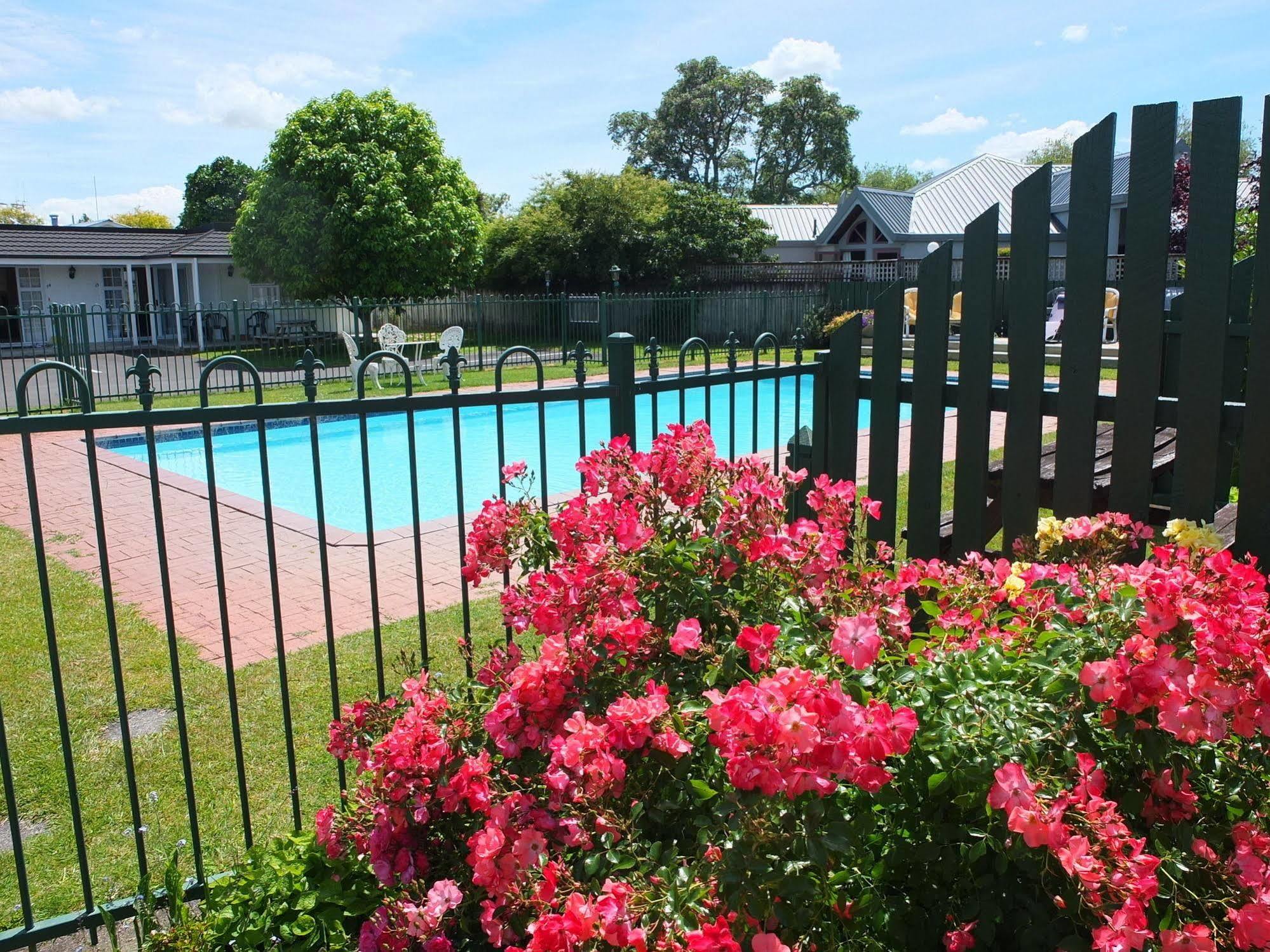 Colonial Court Motel Cambridge Exterior foto
